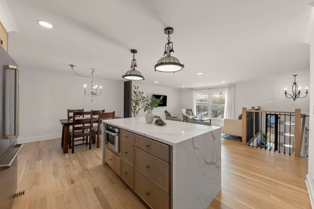 1122 Patricia Court, Schaumburg, IL 60193