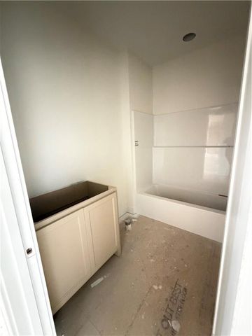 422 NE Lakota Drive, Adrian, MO 64720