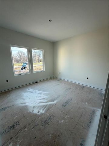 422 NE Lakota Drive, Adrian, MO 64720