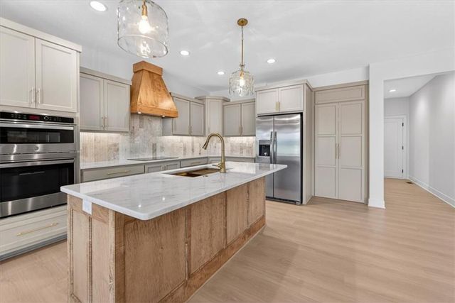 422 NE Lakota Drive, Adrian, MO 64720
