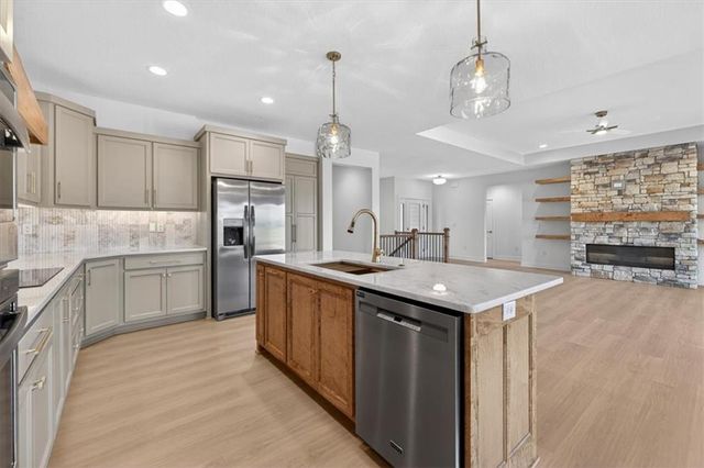 422 NE Lakota Drive, Adrian, MO 64720