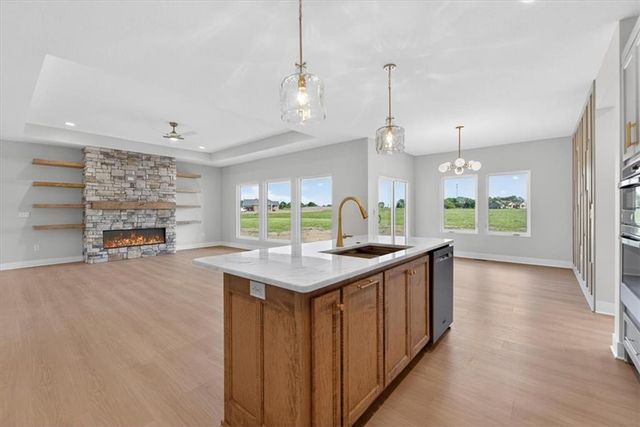 422 NE Lakota Drive, Adrian, MO 64720