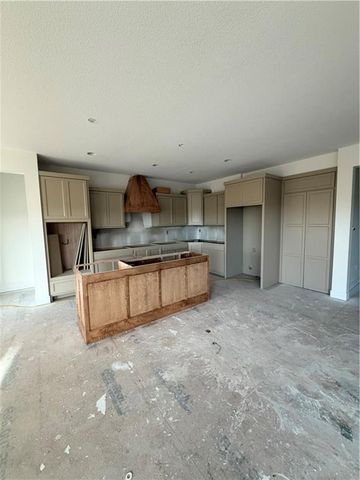 422 NE Lakota Drive, Adrian, MO 64720