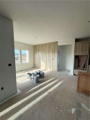 422 NE Lakota Drive, Adrian, MO 64720