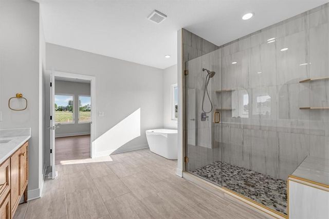 422 NE Lakota Drive, Adrian, MO 64720