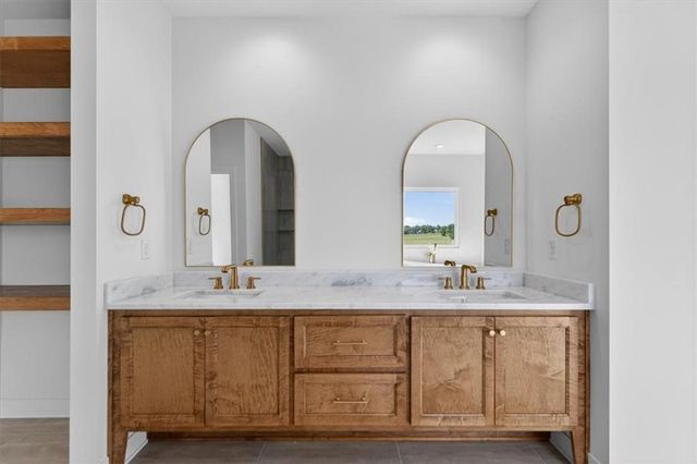 422 NE Lakota Drive, Adrian, MO 64720