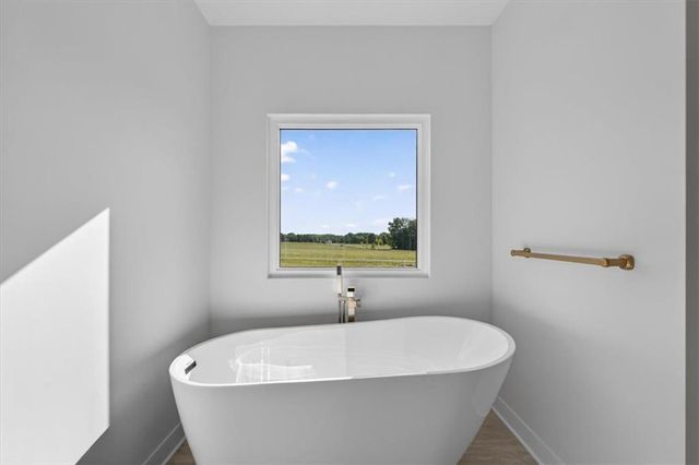 422 NE Lakota Drive, Adrian, MO 64720