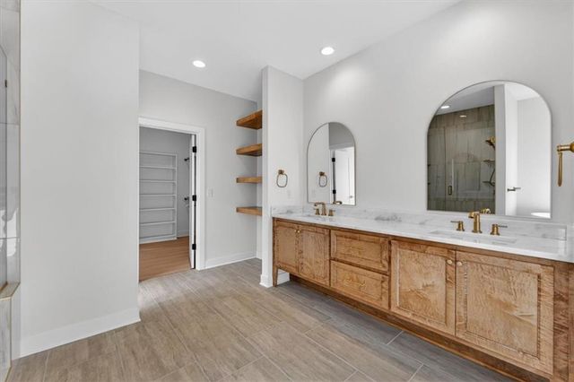 422 NE Lakota Drive, Adrian, MO 64720