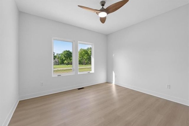422 NE Lakota Drive, Adrian, MO 64720