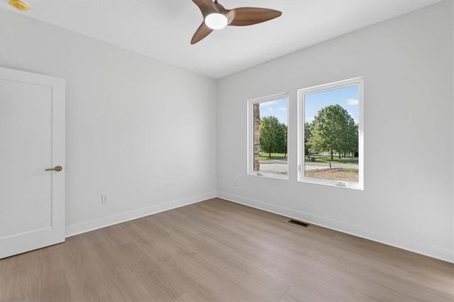 422 NE Lakota Drive, Adrian, MO 64720