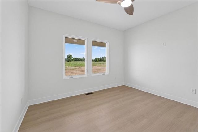422 NE Lakota Drive, Adrian, MO 64720