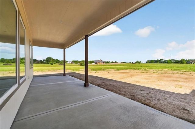 422 NE Lakota Drive, Adrian, MO 64720