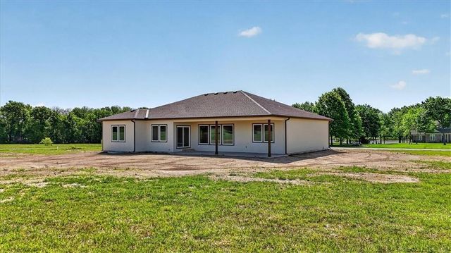 422 NE Lakota Drive, Adrian, MO 64720
