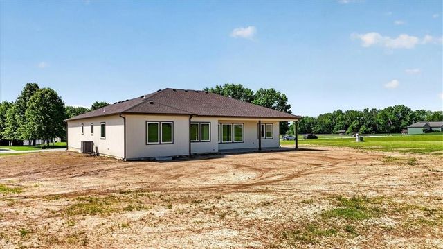 422 NE Lakota Drive, Adrian, MO 64720