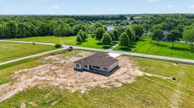 422 NE Lakota Drive, Adrian, MO 64720