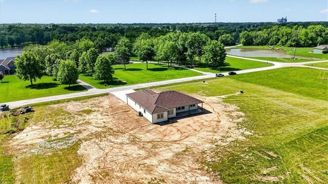 422 NE Lakota Drive, Adrian, MO 64720