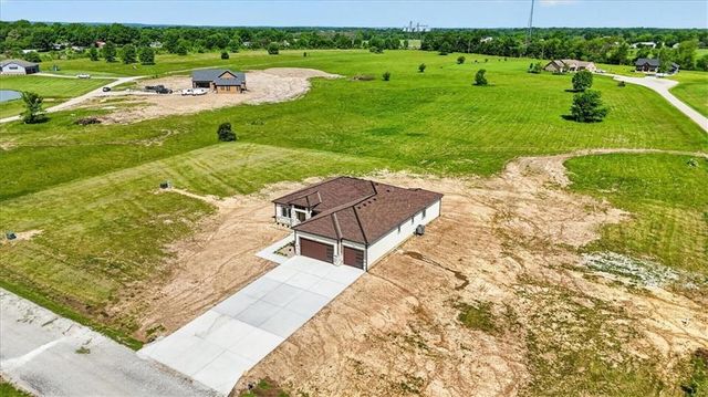 422 NE Lakota Drive, Adrian, MO 64720