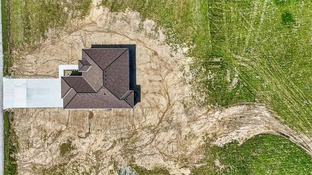 422 NE Lakota Drive, Adrian, MO 64720