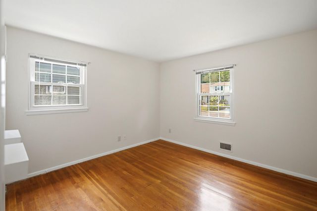 43 LONGWOOD DR, Hamilton, NJ 08620
