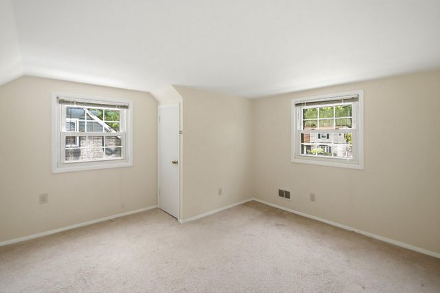 43 LONGWOOD DR, Hamilton, NJ 08620