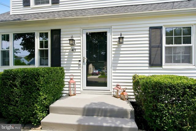 43 LONGWOOD DR, Hamilton, NJ 08620