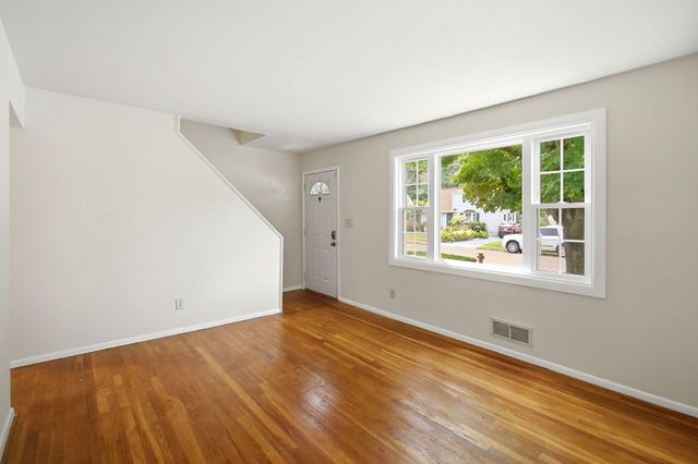 43 LONGWOOD DR, Hamilton, NJ 08620