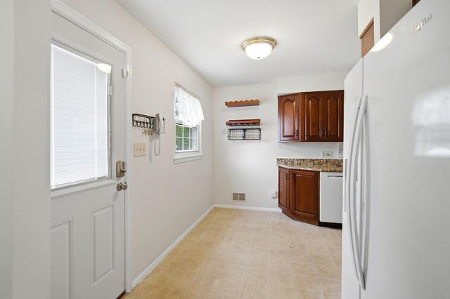 43 LONGWOOD DR, Hamilton, NJ 08620