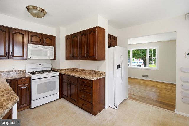 43 LONGWOOD DR, Hamilton, NJ 08620