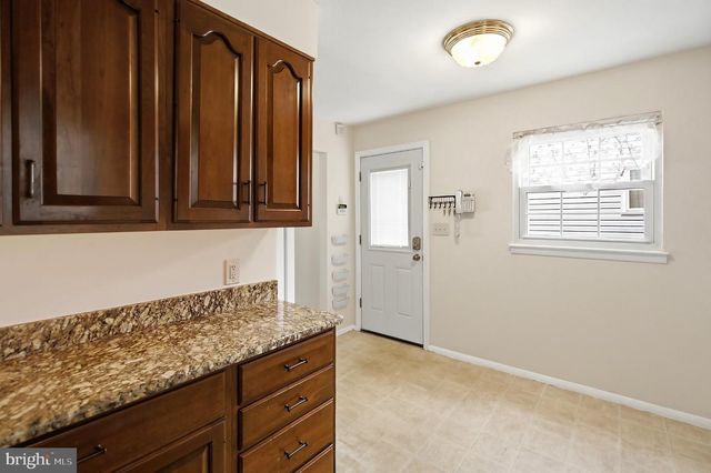 43 LONGWOOD DR, Hamilton, NJ 08620