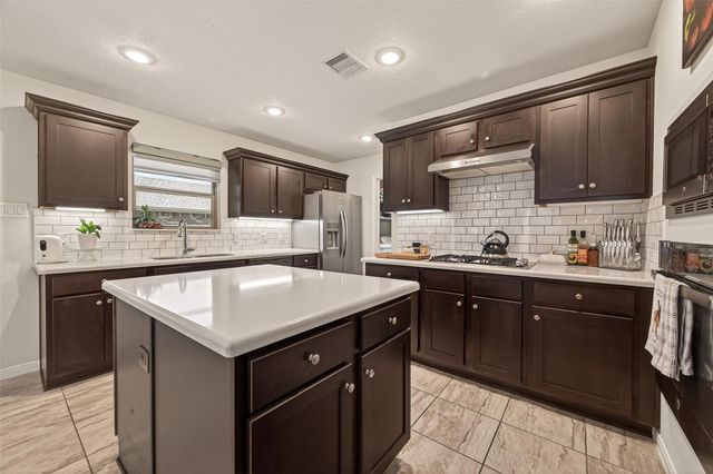 6546 Grapevine Bend, Manvel, TX 77578