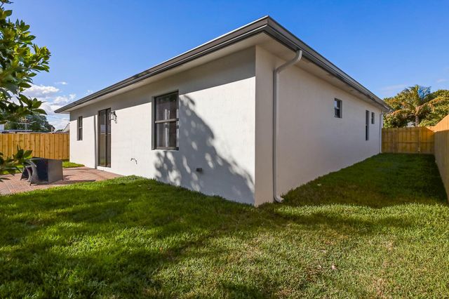 4720 Pine Cone Lane, West Palm Beach, FL 33417