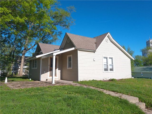 701 W Peoria Street, Paola, KS 66071
