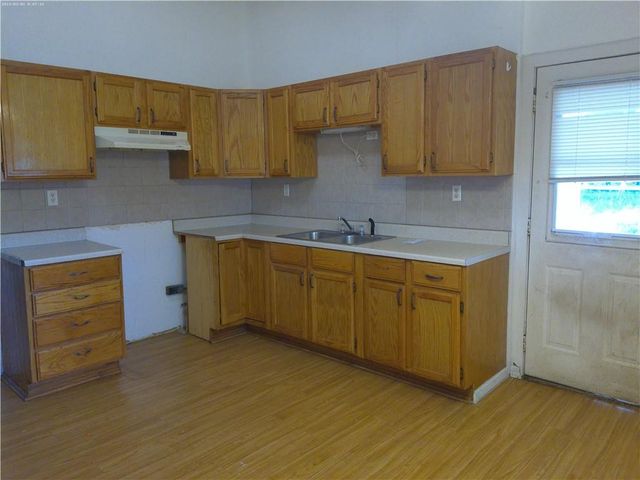 701 W Peoria Street, Paola, KS 66071