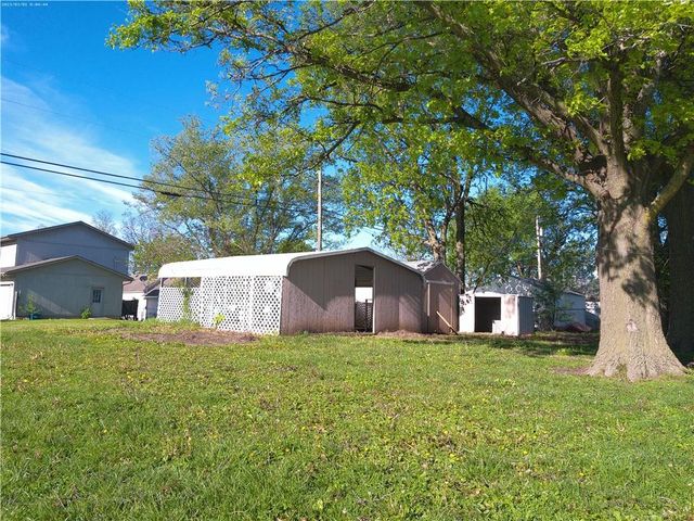 701 W Peoria Street, Paola, KS 66071