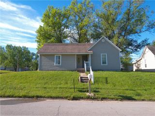 701 W Peoria Street, Paola, KS 66071