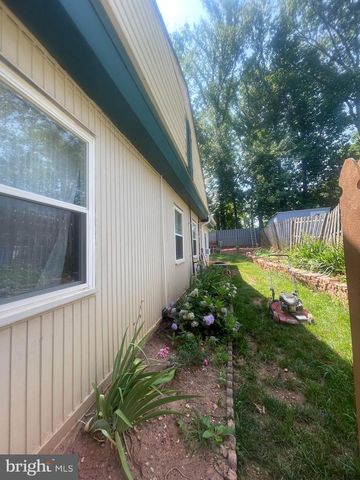 7225 PINE DR, Annandale, VA 22003