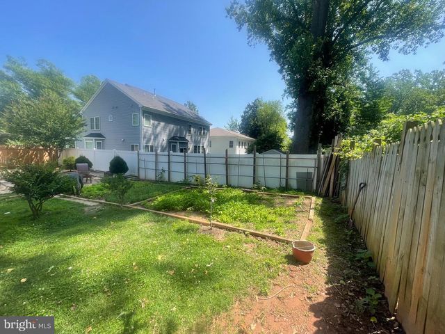 7225 PINE DR, Annandale, VA 22003
