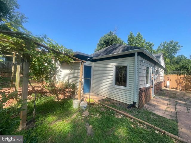 7225 PINE DR, Annandale, VA 22003