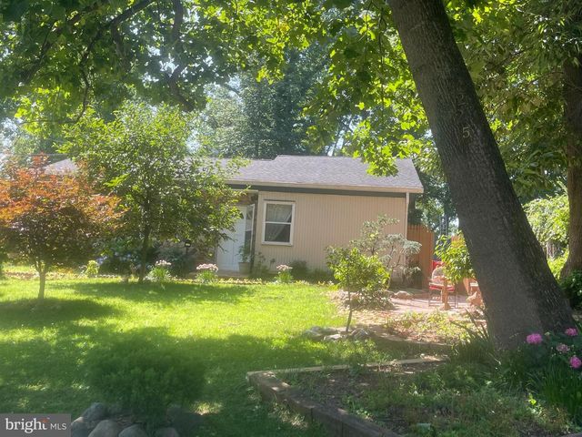 7225 PINE DR, Annandale, VA 22003