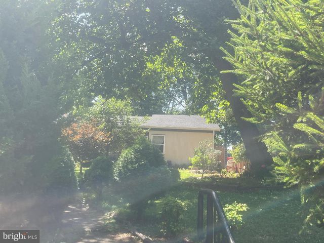 7225 PINE DR, Annandale, VA 22003