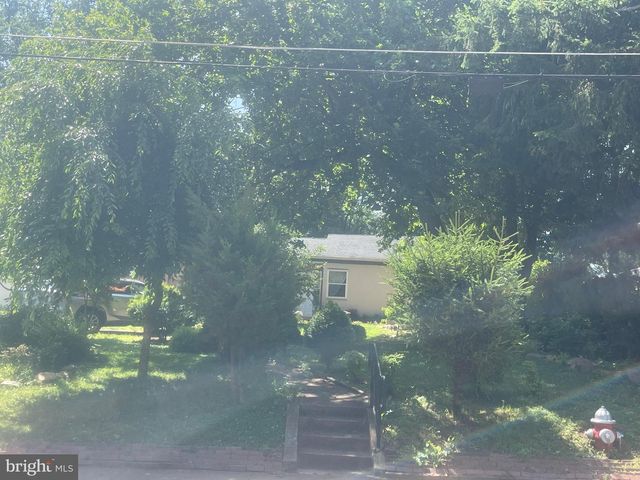 7225 PINE DR, Annandale, VA 22003