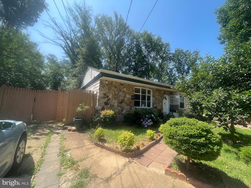 7225 PINE DR, Annandale, VA 22003