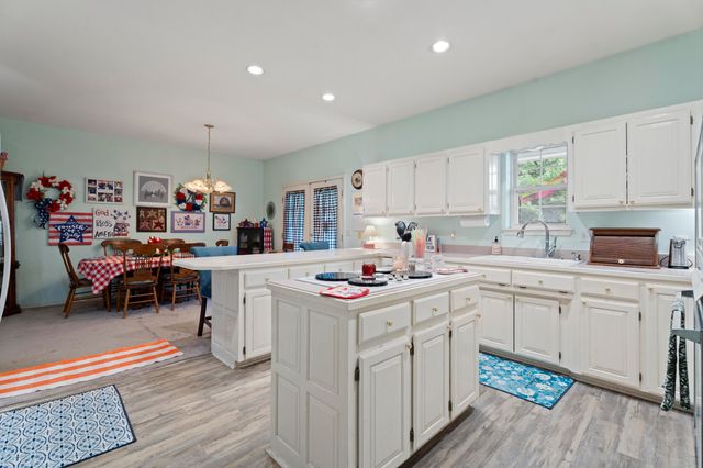1035 Hillside Road, Grove, OK 74344