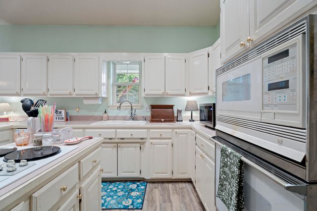 1035 Hillside Road, Grove, OK 74344