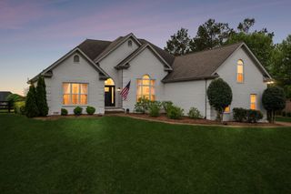 2707 Brenda St, Thompsons Station, TN 37179