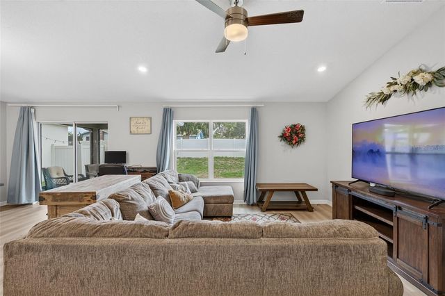 9972 MESIC WOODS AVENUE, Seffner, FL 33584
