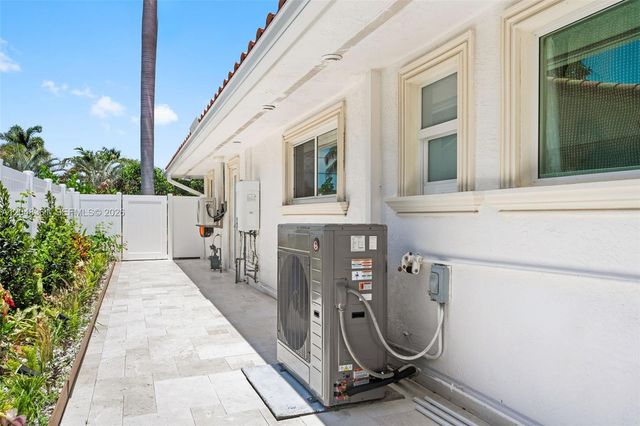 2770 NE 23rd Place, Pompano Beach, FL 33062