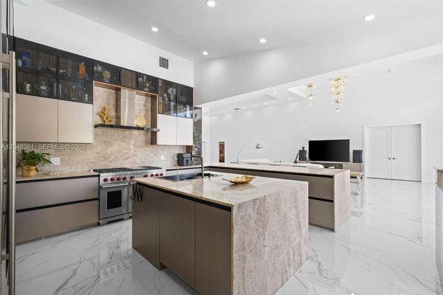 2770 NE 23rd Place, Pompano Beach, FL 33062