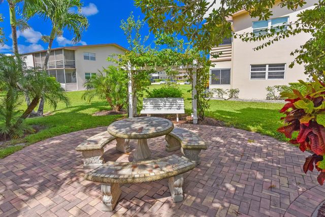 314 CHATHAM P, West Palm Beach, FL 33417