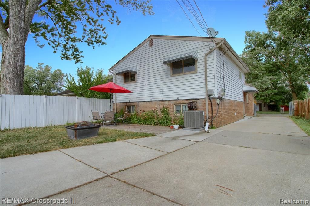 7367 Cavell Street, Westland, MI 48185